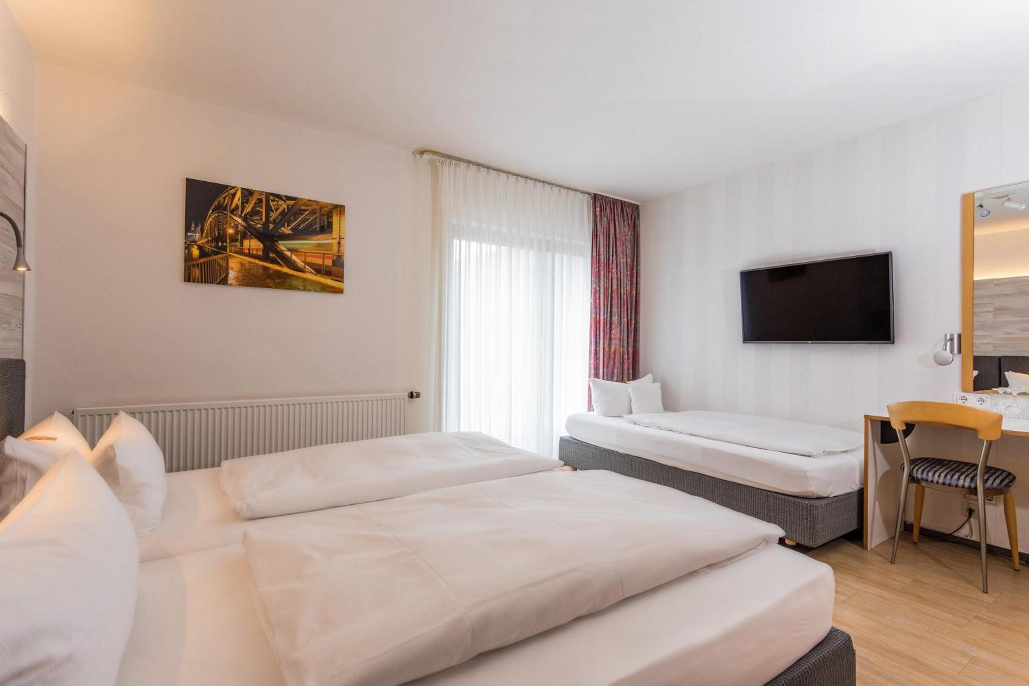 Hotel & Wirtshaus Hansen Bergisch Gladbach Exterior photo