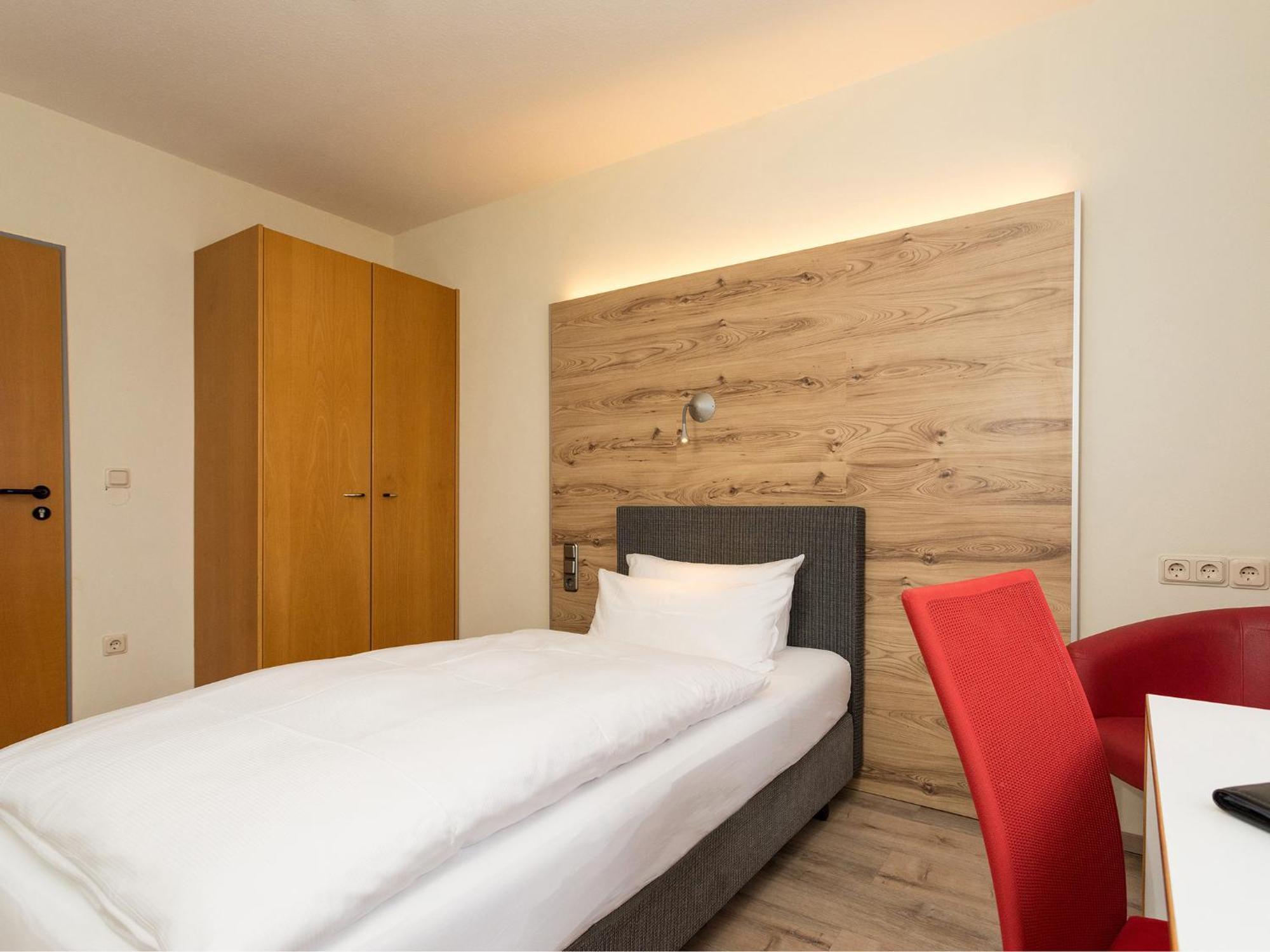 Hotel & Wirtshaus Hansen Bergisch Gladbach Exterior photo