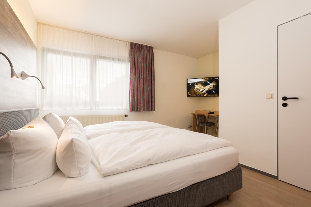 Hotel & Wirtshaus Hansen Bergisch Gladbach Exterior photo